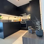 Apartamento Modern Nordic With Parking Garage