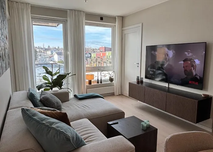 Modern Nordic With Parking Garage * 特隆赫姆